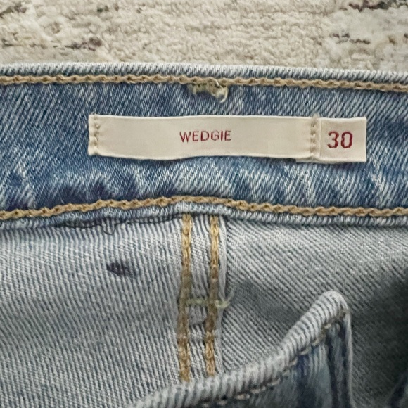 Levi’s Wedgie Icon Fit Ankle Jeans - Picture 9 of 13